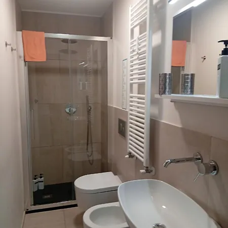A Few Steps From Como, Beautiful Flat 아파트 *