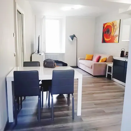 A Few Steps From Como, Beautiful Flat