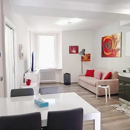 아파트 A Few Steps From Como, Beautiful Flat *