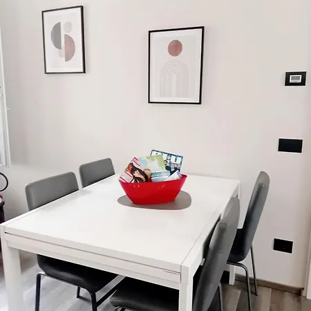 A Few Steps From Como, Beautiful Flat 아파트 코모