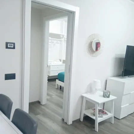 A Few Steps From Como, Beautiful Flat 아파트 *