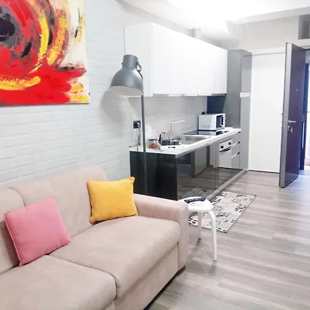 A Few Steps From Como, Beautiful Flat 아파트 코모