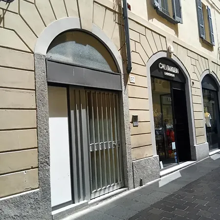 A Few Steps From Como, Beautiful Flat شقة