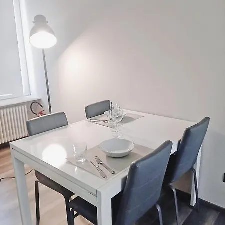 A Few Steps From Como, Beautiful Flat * كومو