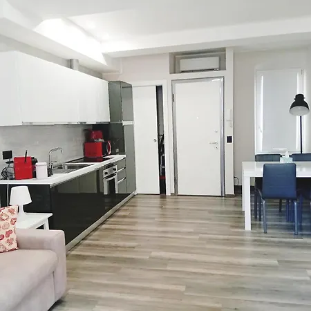 A Few Steps From Como, Beautiful Flat كومو